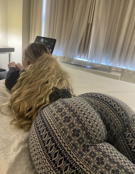 shelsonlyfans model nice photo