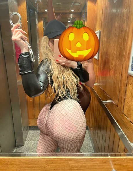 shelsonlyfans pornstar hot images