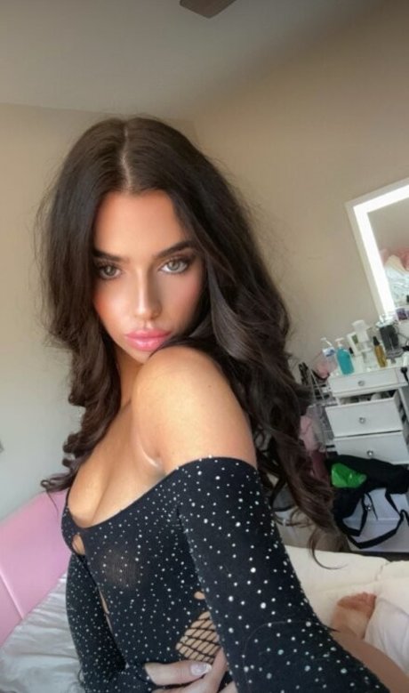 Brooke Bell model naked image