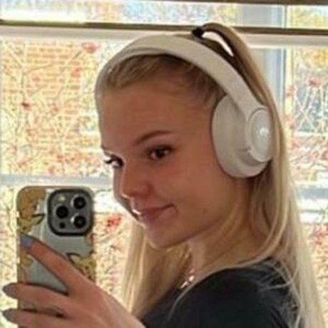 MommyMewtwo sex pornstar picture