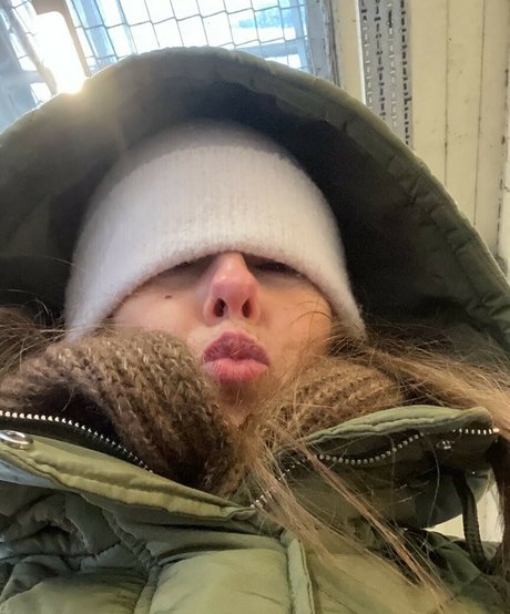 ASMR Mistress model high quality images