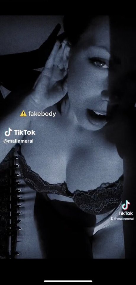 Malinmeral model sexy photos
