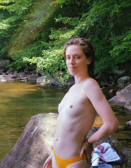 Anya Volz art actress image