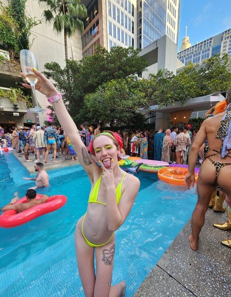 Anya Volz star nude images