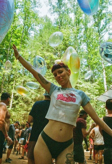 Anya Volz star sexy images