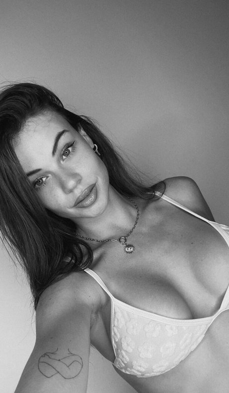 miiriiamherrero nude actress images