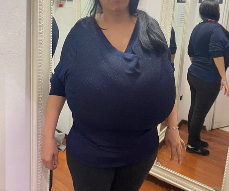 Janethvizloc model adult picture