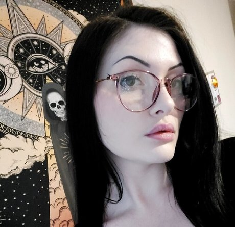 Evilwitxh Lilith pornstar erotic picture