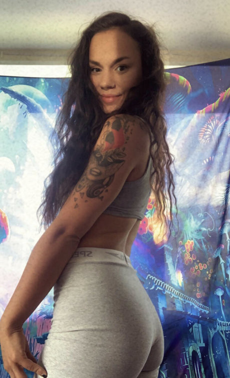 Sexyravebae model art pics