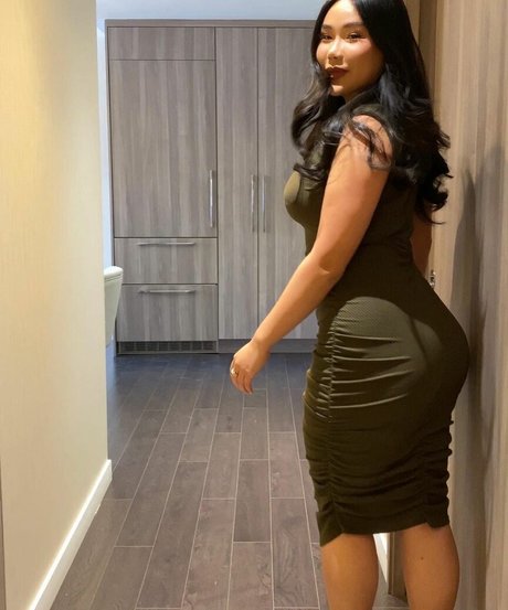 YueYue naked actress images