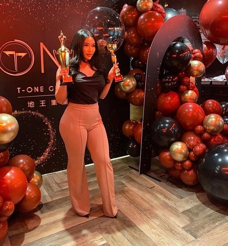 YueYue model erotic pictures