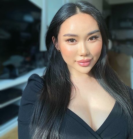 YueYue sexy model pic