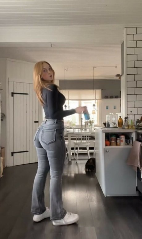 gingerfridaj actress photo