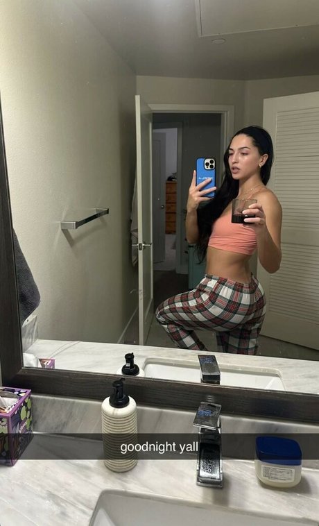 builtbybells nude star photo