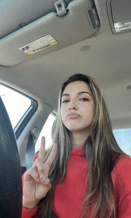 builtbybells free model photo