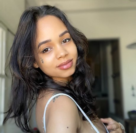 Tauana Muniz star exclusive pics