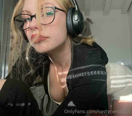 nastynesquick hot pornstar img