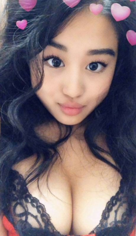 Leanna Yang art model pics