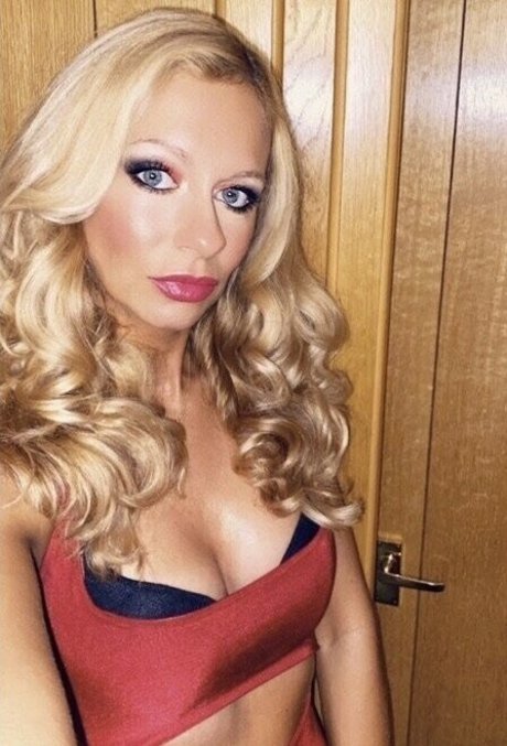 Glorious25 nude actress pic