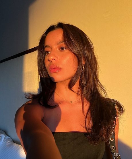 Izabella Alvarez beautiful model photo