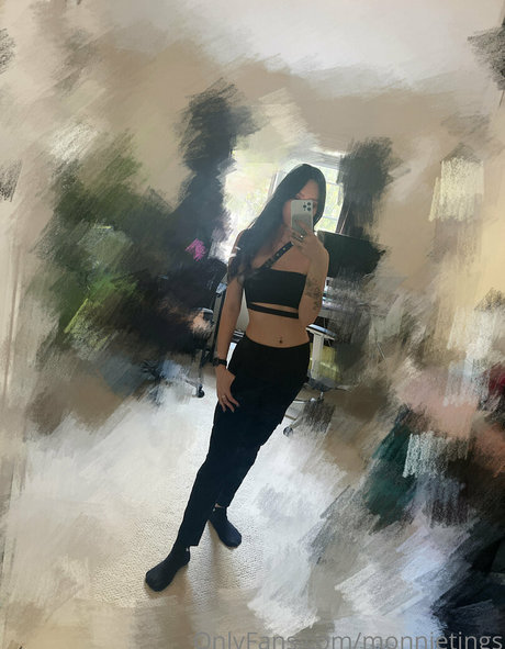 monnietings nudes model pics