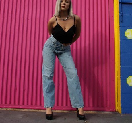 Alexi Blue naked pornstar images