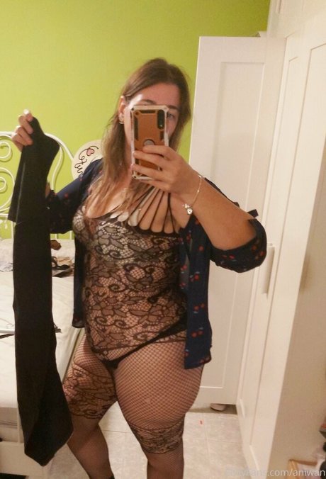 aniwan nude model image