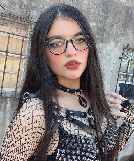 Deathvsu hot actress pictures