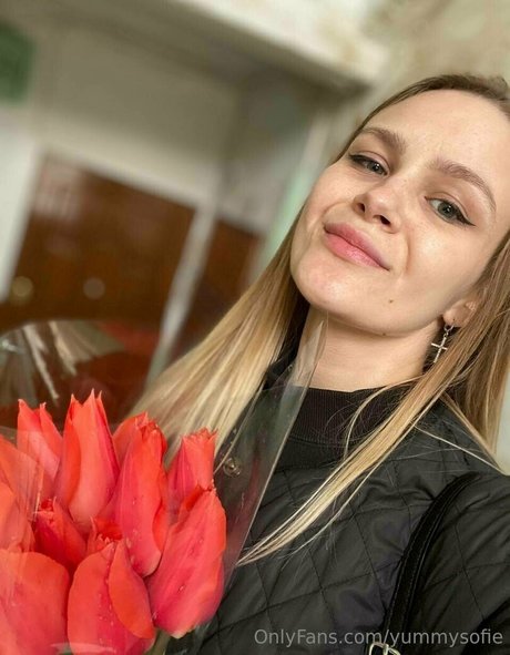 yummysofie model pretty image