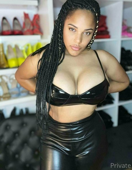 kixxy vip model free pics