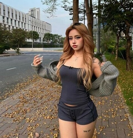 quitmell art model photos