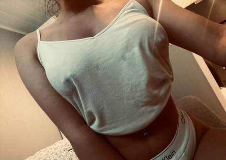 juneeafree model art image