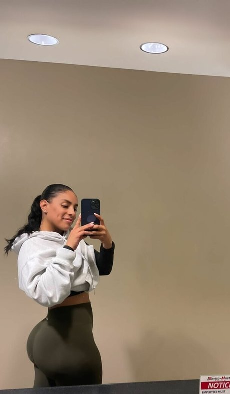 janibel b hot star image