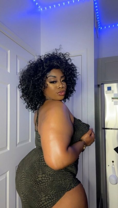 ILookLikeBaae exclusive model image