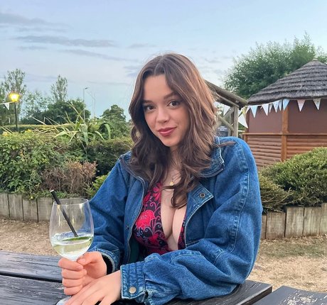 sofialowex pornstar naked pic