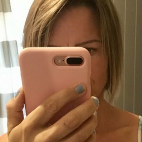 Aspiringhotwife nude model image