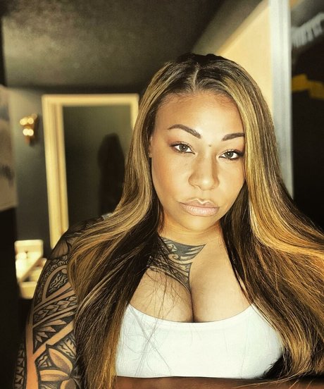 AJ Perry porn model archive