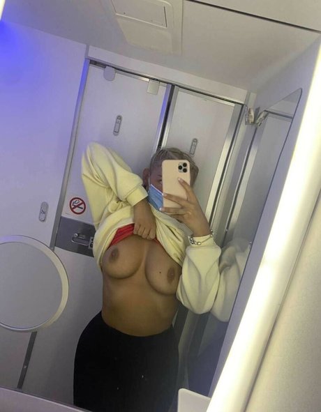 Miss Holly porn model photo