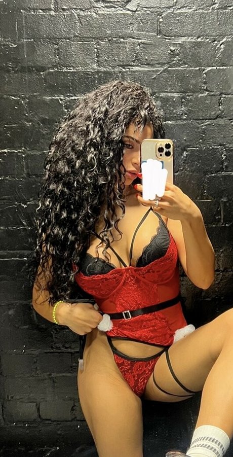 Leareynafaria star exclusive picture