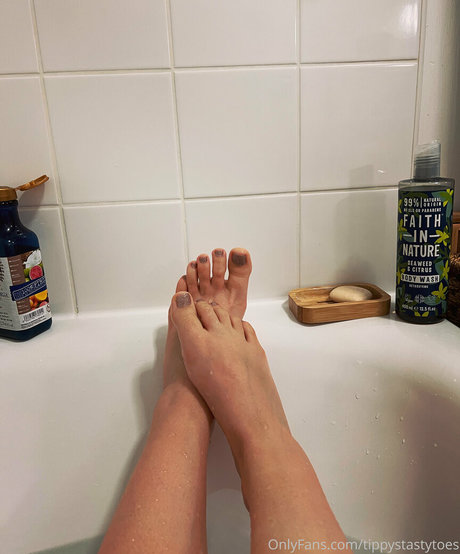 tippystastytoes nice model picture