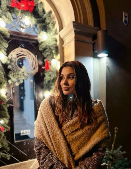 aliss foxy art pornstar photo