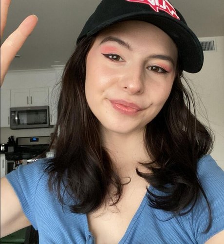 Chelsea Cook nice actress gallery