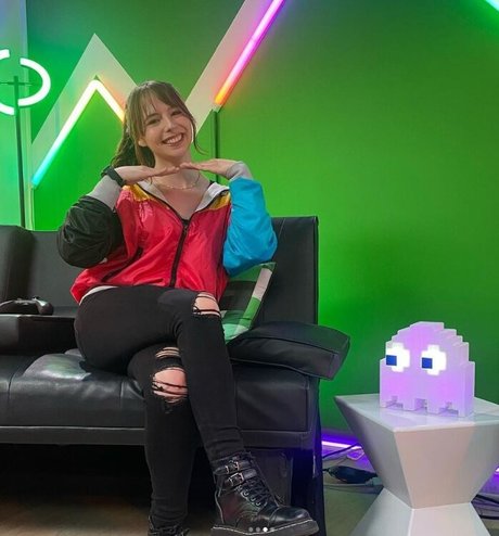 Chelsea Cook nude actress galleries