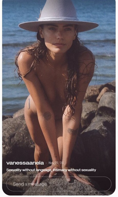 Vanessa Moe exclusive model pic