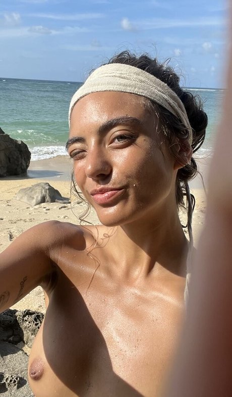 Vanessa Moe model art galleries