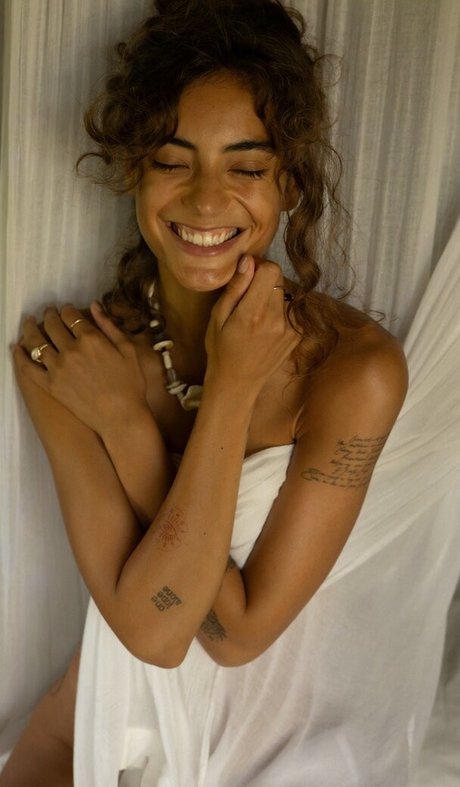 Vanessa Moe art model photo