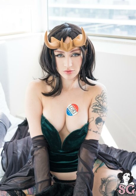 Hilo Suicide model sexy picture