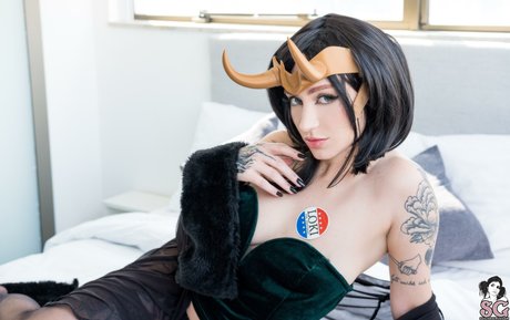 Hilo Suicide model nude images