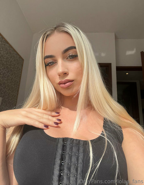 lolaa fansvip pornstar nude photos