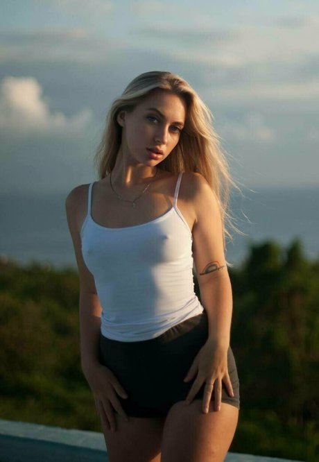 lolaa fansvip pornstar free pic